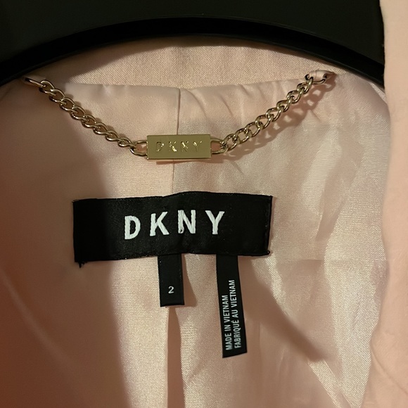 DKNY pink size 2 jacket with pockets. - Picture 2 of 7